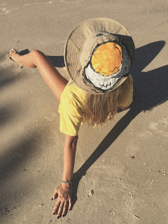 Tanto o sol quanto o alimento são importantes na vida. Se ficar muito ao sol você pode fritar!! ( May - 2015/20.